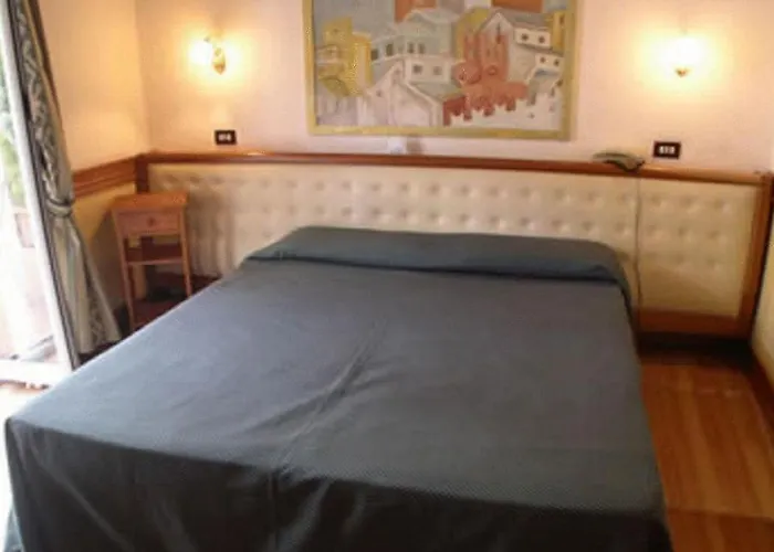 Гостевой дом Piccolo Di Piazza Di Spagna 4*