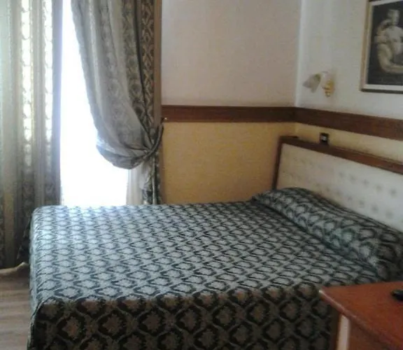 Piccolo Di Piazza Di Spagna 4*